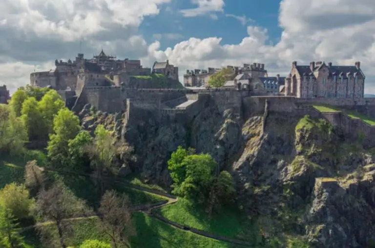 Edinburgh Castle Skip The Line Guided Walking Tour